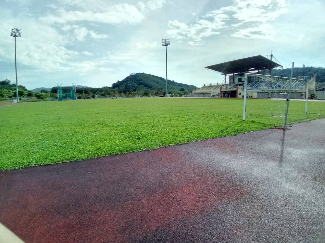 _PERKASE's tweet photo. Wuuuttt wutttt team urusetia dah ready pi set up court untuk esok gais ! Smangat betul depa untuk sukan tertutup PPKSE kali ni.. hampa semangat dak ?
πSUPER-E 2018π
#hanyaseadasukantertutup #perkase #senation #comeback #ppkse https://t.co/UgpIhCSwqz