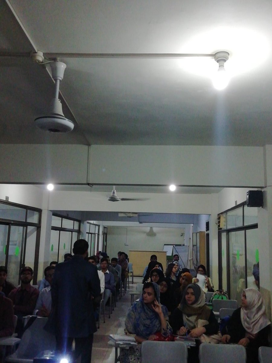 SamarHOfficial's tweet photo. Final roadshow for today for #digiskillspk @digiskillspak in hyderabad at #HIAST students are piling in as their classes end @IgniteNTF @epiphanypk @angelspakistan @NNassir786 @faysal79 #sarajahanhamara https://t.co/302xW8OZfG