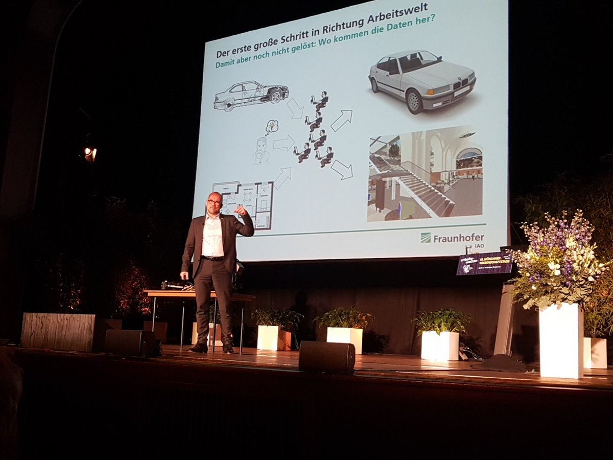 DietmarHarhoff's tweet photo. Spannender Vortag von Oliver Riedel bei #MünchnerWissenschaftstage zu VR und AR ... https://t.co/u8XEJVRs3j