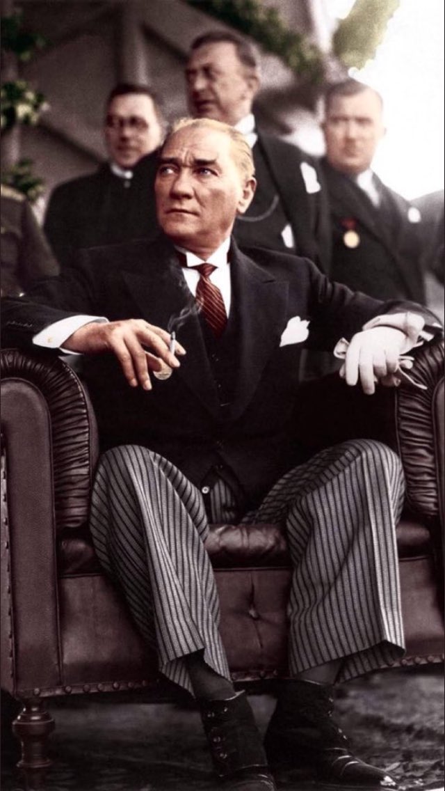 Sevgi,saygı ve minnetle...🌹
#MustafaKemalATATURK 
#10Kasım1938