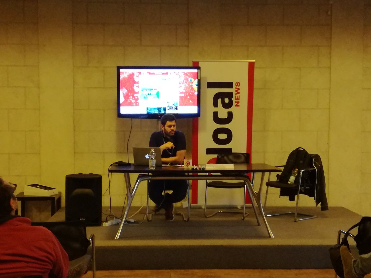 AlessandraGenn4's tweet photo. #glocal18 continua! @tomasobassani racconta "La community dei datajournalist della Lombardia" 
@festivalglocal @varesenews https://t.co/wyrERLCq2o