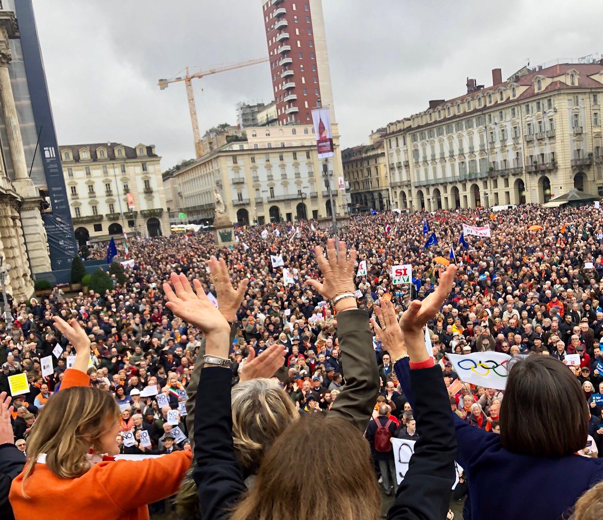Maumol's tweet photo. #Torino2018, il popolo di Piazza Castello, per far crescere la città: dalle #Olimpiadi alla #Tav fino ai quartieri più degradati @LaStampa https://t.co/62ccrg5eDK