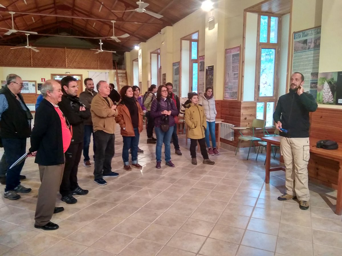 pablovera_g's tweet photo. En las #VIIJECT visitamos el Paraje Natural Municipal de La Costera en #Puçol para conocer el proyecto de #CustodiaDelTerritorio de @AEAgro con el Ayuntamiento de Puçol para la educación ambiental y participación en la mejora ambiental del espacio. Una gran iniciativa! https://t.co/RsEqN1vCoy