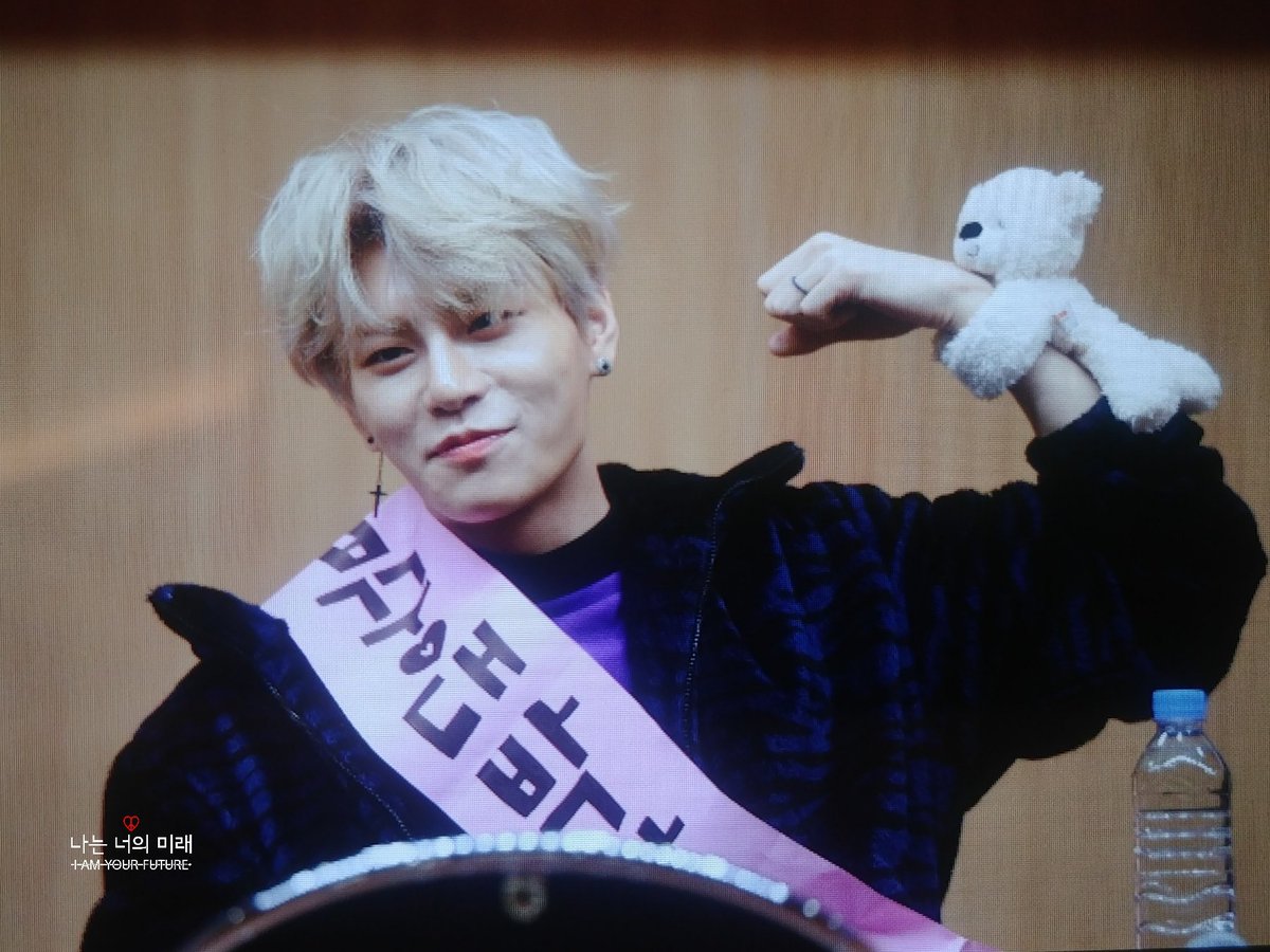 im_your_future's tweet photo. 181110 JBJ95 뮤직아트 팬싸인회

군마쨩과 됴디쨩😘

#JBJ95 #켄타 #상균 #KENTA #SANGGYUN https://t.co/BZ3ruwZvT0