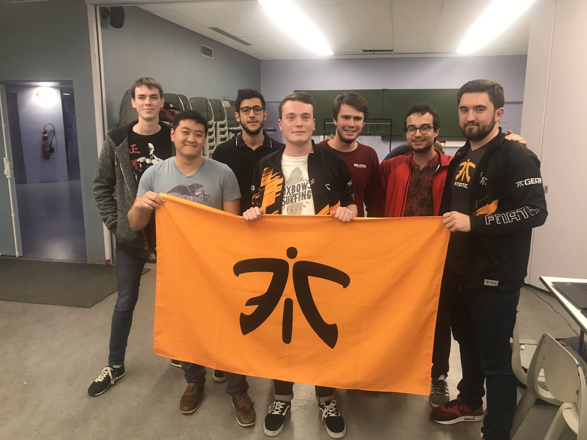 EstacaWolves's tweet photo. Les ESTACA WOLVES étaient présents ce jeudi à l’ESIE’LAN pour un show match remporté contre l’équipe ESIEA Dragon Lords . Match retour Mercredi 14 à 20h30 (BO3 Grosse Ligue) en direct sur twitch ! @Student_GN https://t.co/TkGt0G8zT0