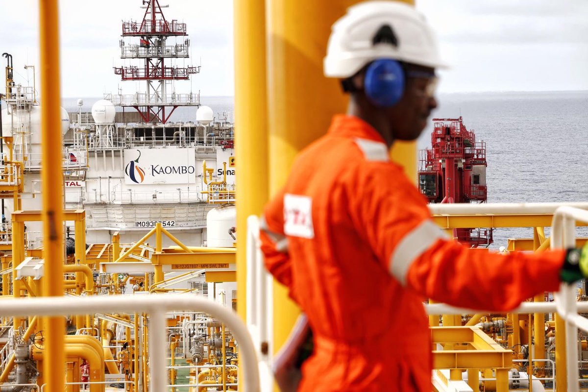 TotalEnergiesPR's tweet photo. 🇦🇴 Have you followed the #Kaombo adventure? Don’t miss out on the latest event as @Total & partners inaugurate the project today. The biggest deep offshore development in #Angola ⛴️ will account for 15% of the country oil production and develop 650 million barrels of reserves! https://t.co/jQo1T8NnOV