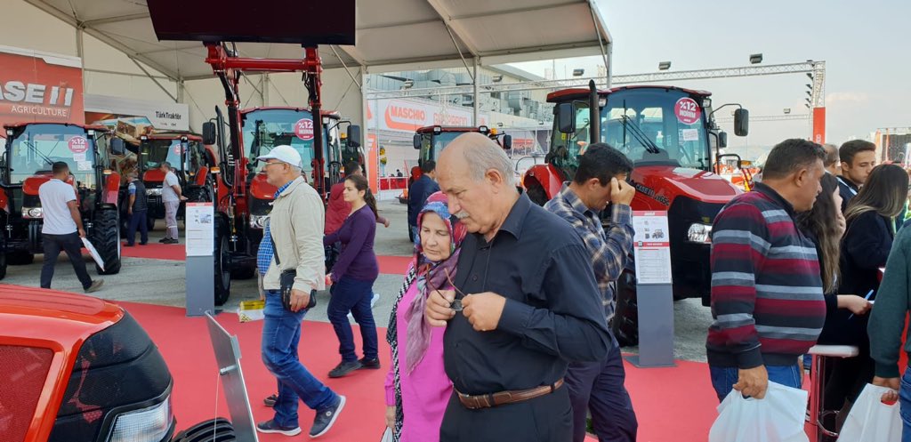 CUFASADANA's tweet photo. Tarım sektörüne enerji katan 
12. Çukurova Tarım Fuarı tüm hızıyla devam ediyor.
#adana #cukurovafuarcilik #fuar #tarim #hayvancilik #tavukculuk https://t.co/NyGA7zrm1I