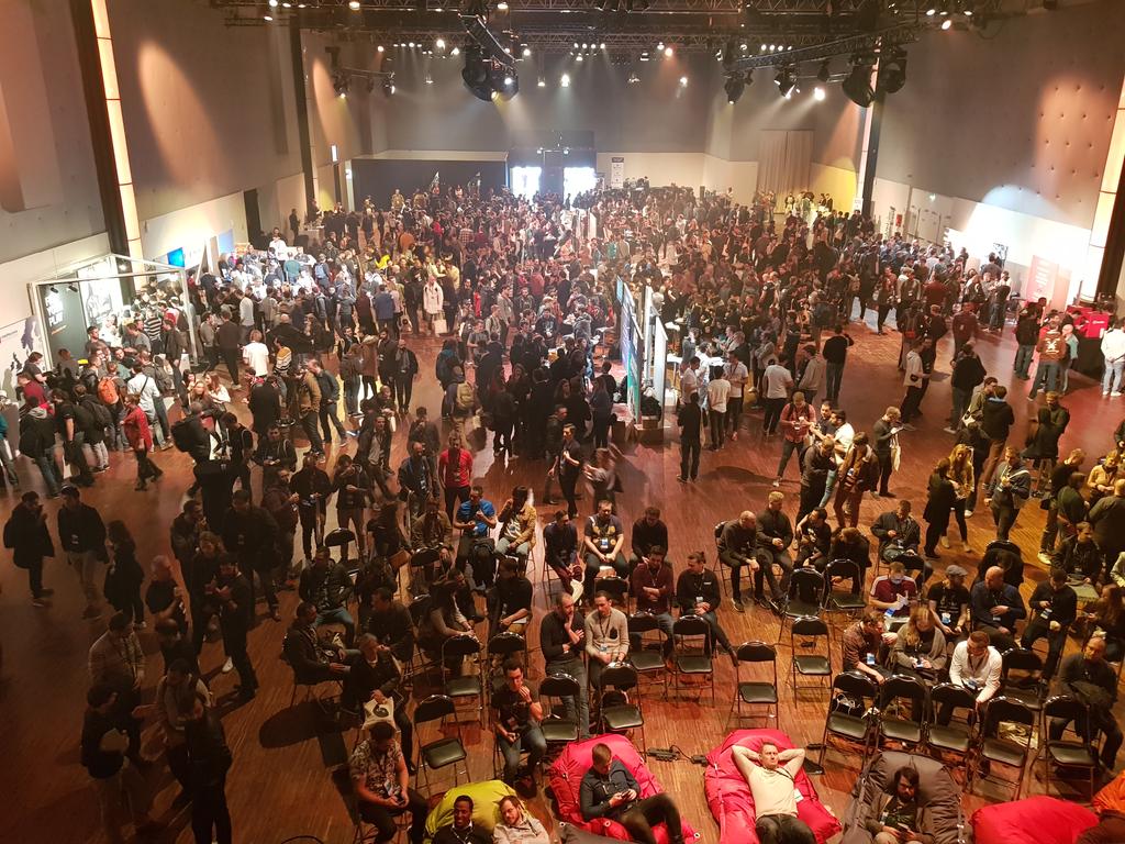 Fadi_NOUFAL's tweet photo. The end of a fantastic day at @dotJS convention. We learned so many interesting things and had great discussions ! Thanks again #dotjs #dotjs2018 https://t.co/xGgSaZqKO1