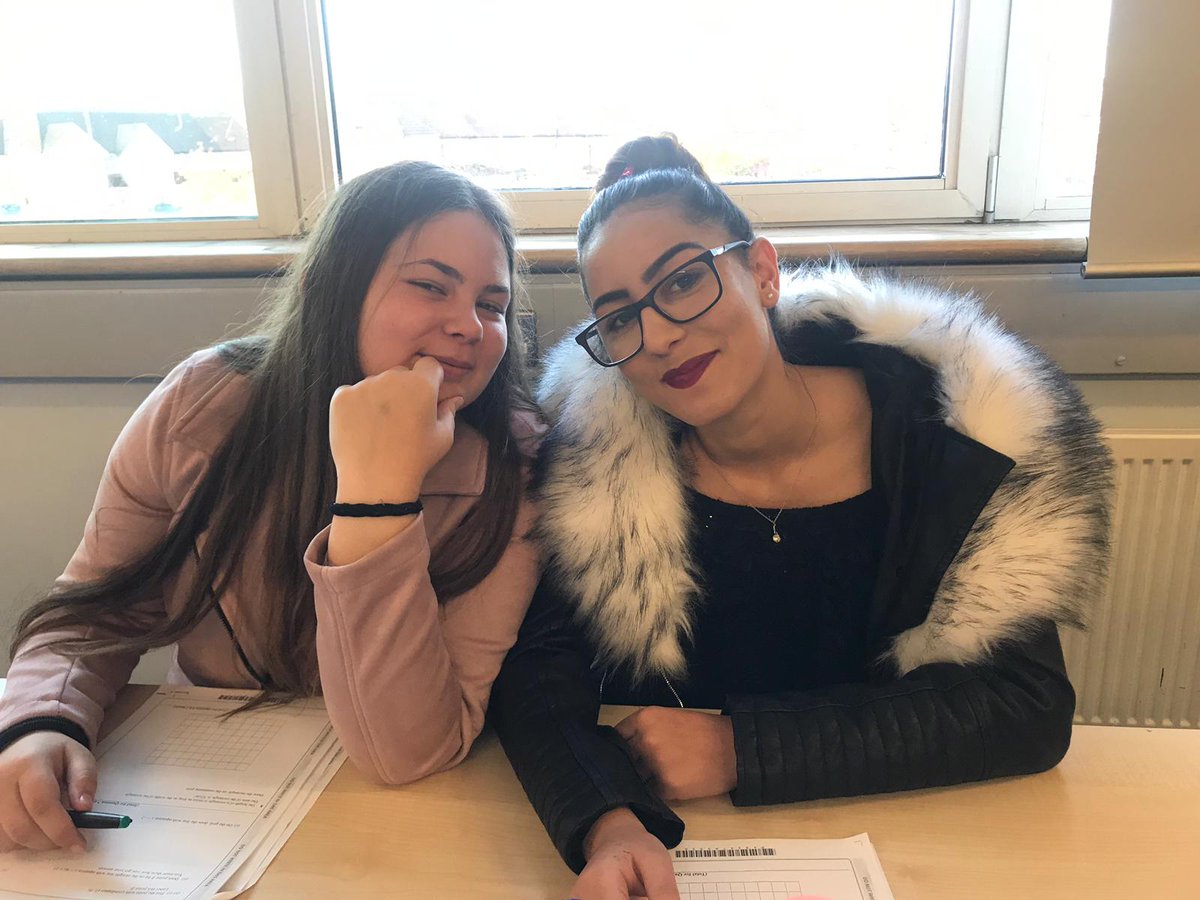 Maths Boosters <a href="/Nightingale_NTA/">Nightingale Academy</a> going down well on a Saturday morning <a href="/AETmaths/">AETCurriculum</a>. Great to see our PGCEs helping out. Aim high Year 11 #SuccessIsKnocking🚪 ✊👏💯🗝