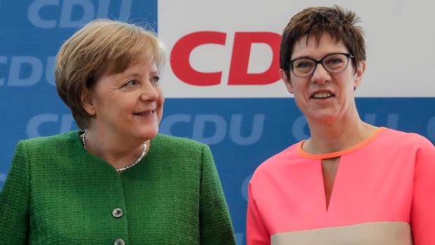 EngelGert's tweet photo. @Saefken "#Farblos wie ein Tesafilm" - Wolfgang Herles über Annegret Kramp-Karrenbauer (#AKK), die uns als #Merkel-#Erbin verkauft wird. Die neue Diät-Formel für Erkenntnisverlust? https://t.co/EAke4ZsU3S https://t.co/P1gFT87ETY