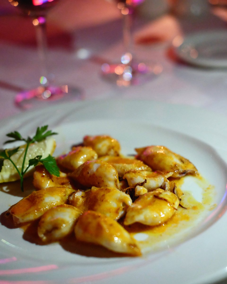 ai_video_s's tweet photo. Happy Saturday!!!

A few weeks back we popped into @PigalleSA for an amazingly delicious #NewWeekNewSpot dinner!!
We started with this yummy calamari dish which was grilled in a light garlic and lemon butter. Perfect start to a perfect evening! https://t.co/c6xYp906PT