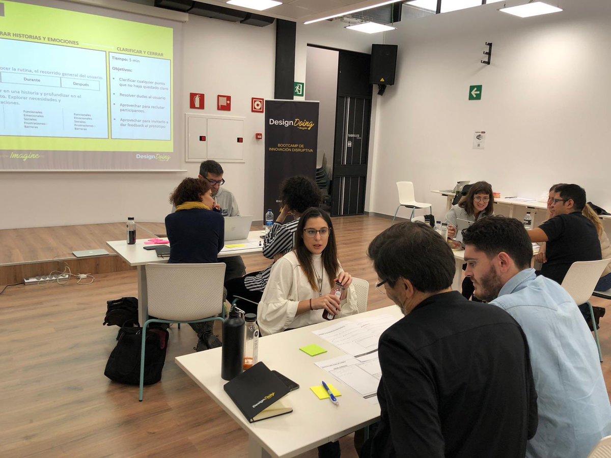 cecilia40arce's tweet photo. Tercer día del #bootcampdesigndoing fase de #inspiración creando la guía de entrevista con @luchodominguez @xavierverdaguer en el @CanodromBCN @MonHappyMon @Institute_Plat #desingthinking #innovaciondisruptiva #desingdoing https://t.co/6ZCdXw4ZjZ