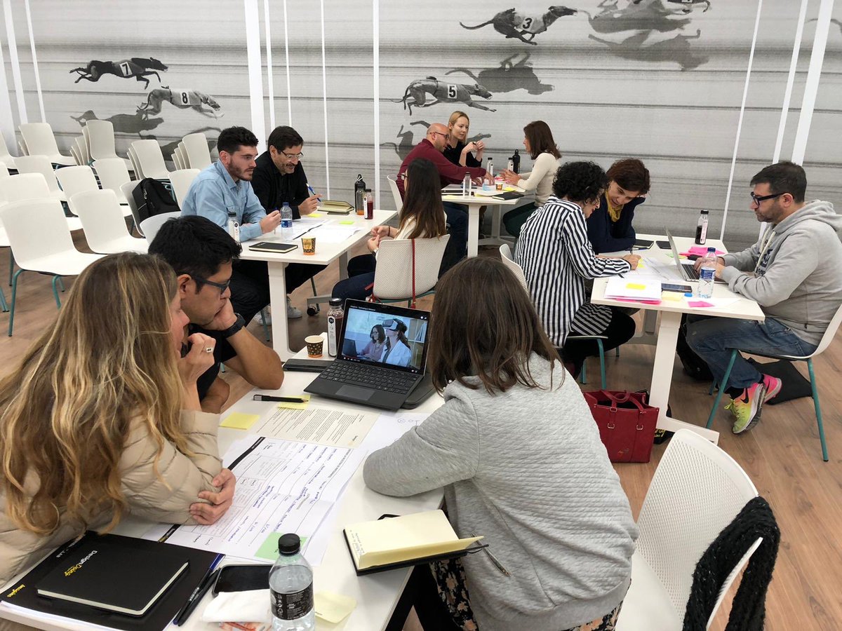cecilia40arce's tweet photo. Tercer día del #bootcampdesigndoing fase de #inspiración creando la guía de entrevista con @luchodominguez @xavierverdaguer en el @CanodromBCN @MonHappyMon @Institute_Plat #desingthinking #innovaciondisruptiva #desingdoing https://t.co/6ZCdXw4ZjZ