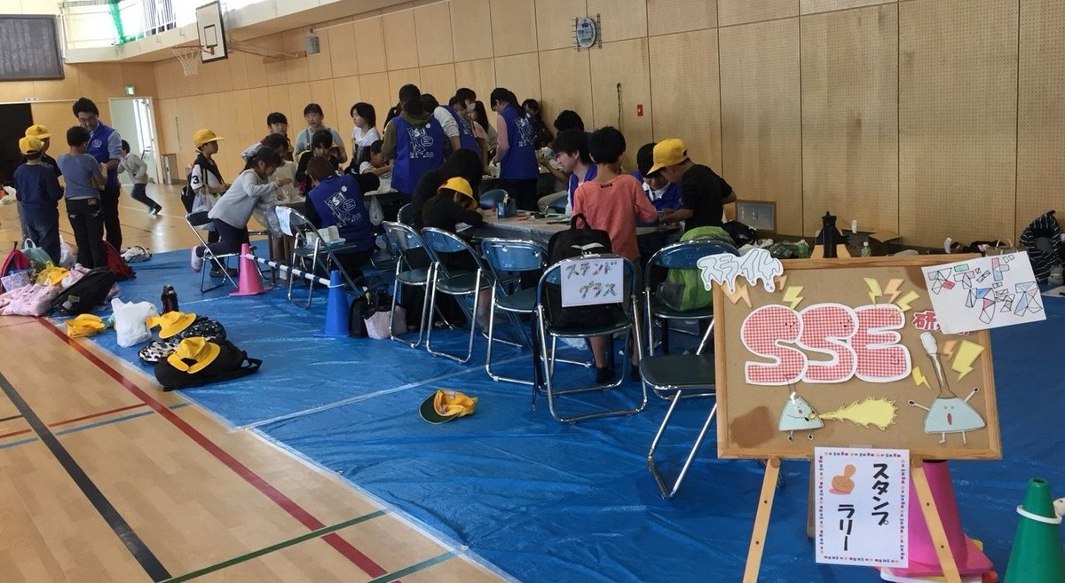 sse_tokai's tweet image. こんばんは！
今日は南原小学校で行われた南原まつりに参加しました！

今年、SSEはスライムと偏光板を使ったステンドグラスの工作をしました

子供たちにはとても喜んでもらえたと思います☺(S.S)
