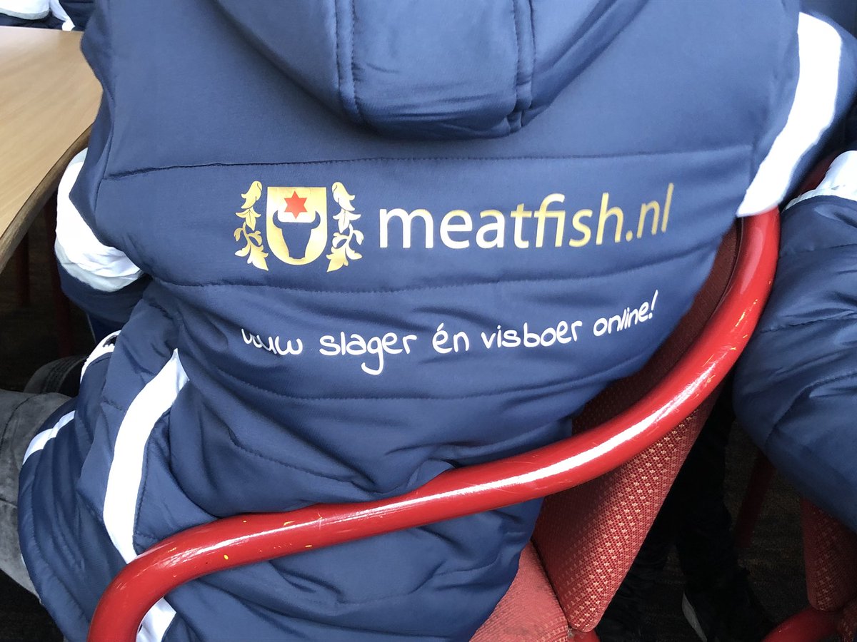 Raoulhartog's tweet photo. Een nieuwe jas! En de punten mee in de tas! #MeatFish #o13-2 #1-5 https://t.co/9MmfikLav9