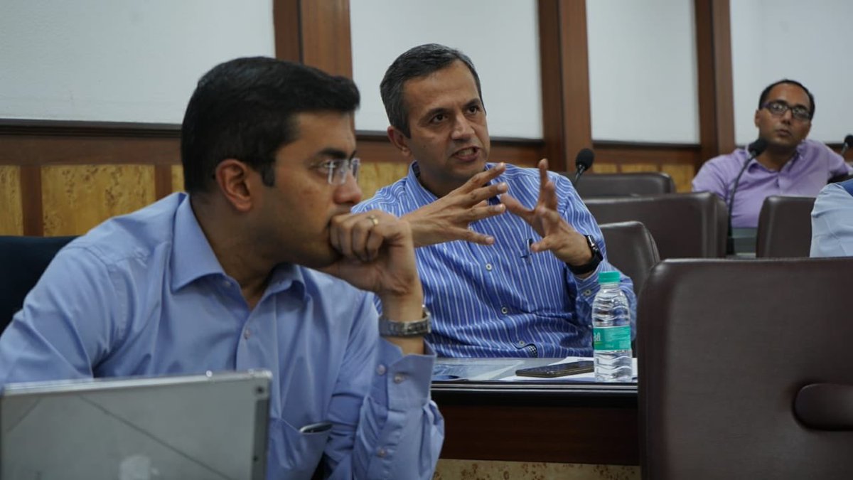 EESL_India's tweet photo. Our #InnovateToINSPIRE bootcamp has only just begun, but finalists are already effectively demonstrating their passion &amp; enthusiasm for #CleanEnergy &amp; #EnergyEfficiency! Looks like the last mile of the challenge will be a really close tie! https://t.co/8F9TfuQOlZ