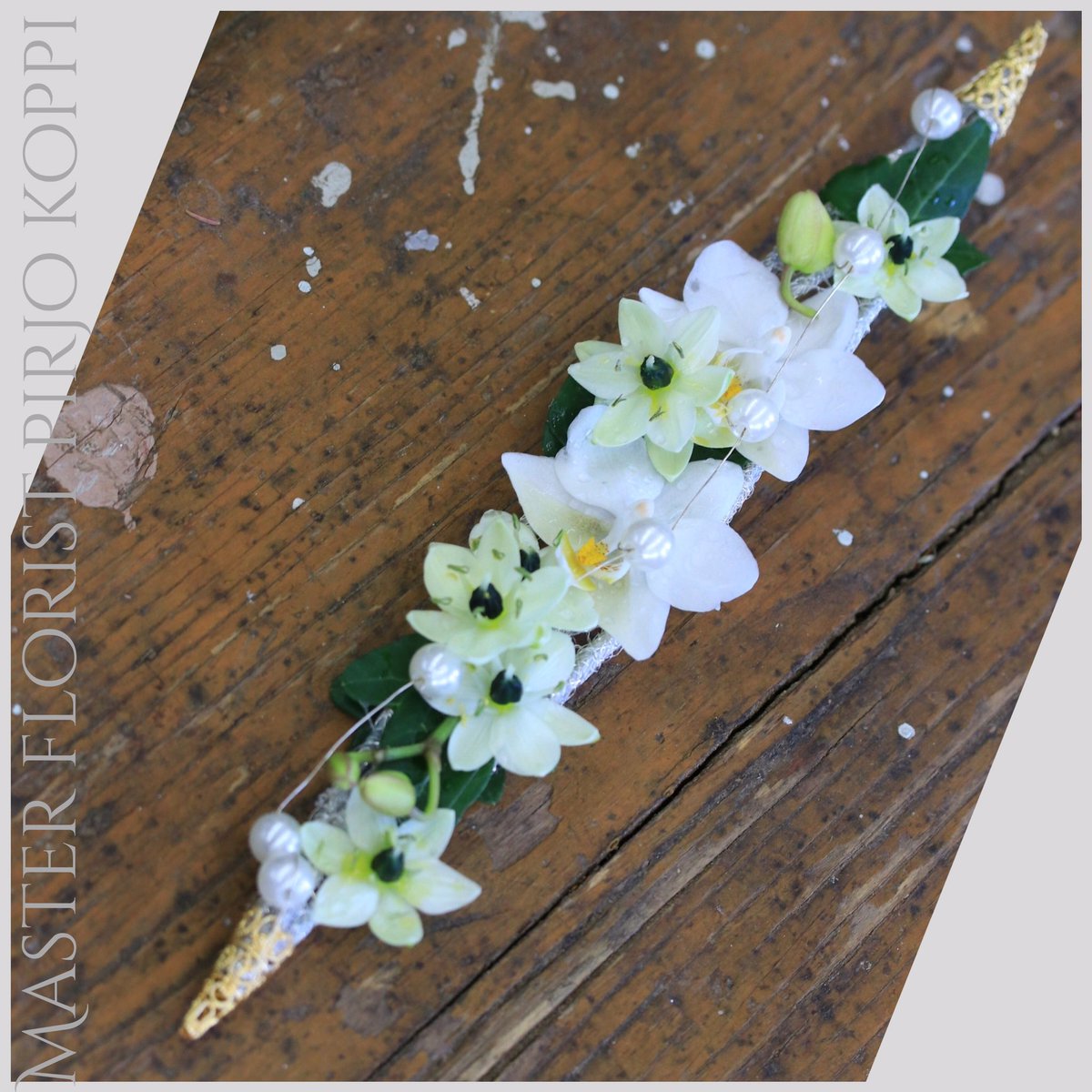 PKoppi's tweet photo. White &amp; green. 
Floral jewellery for shoulder
#floraljewellery #workshop #examplepiece #floristry #pirjokoppi in #kankaanpää #finland #floristryfromfinland #pirjokoppidesign #ornithogalumarabicum #arabiantähdikki #phalaenopsis #phalaenopsismultiflora #hedera https://t.co/VafDmZ7lfL