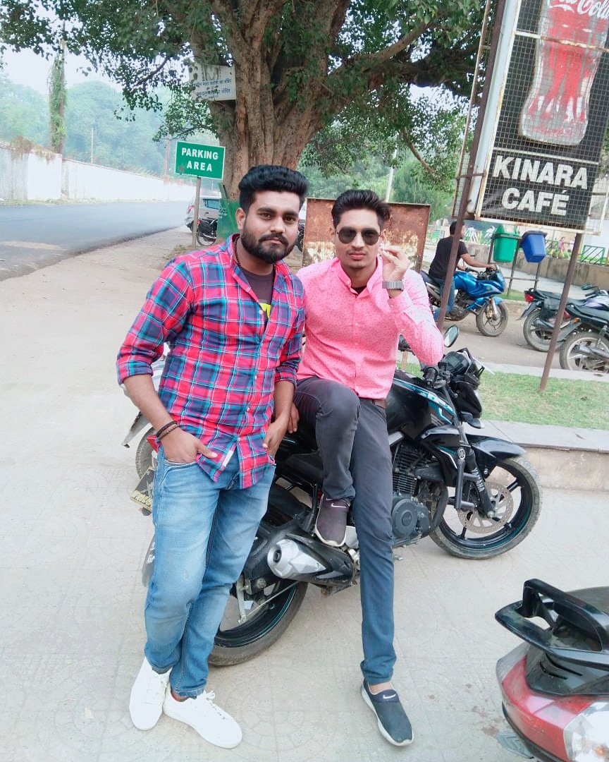 siNgh__rAju's tweet photo. When #friendships are real, they are not glass threads or frost #work, but the #solidest things we can know. ๐ https://t.co/5VcpRoWnxn