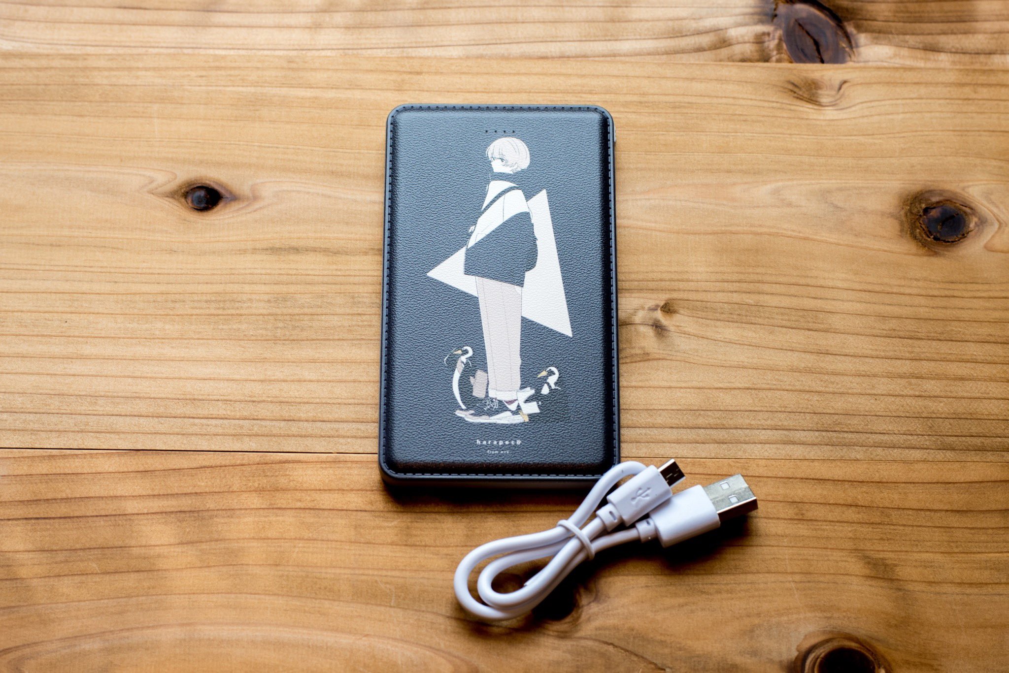 Harapeco 新作 18awモバイルバッテリー 今期メインビジュアルのペンギンと少年のイラストで 新作 モバイルバッテリーの完成です イラスト 百瀬たろう T Co Tfhskqke T Co Myexg9soe4 Twitter