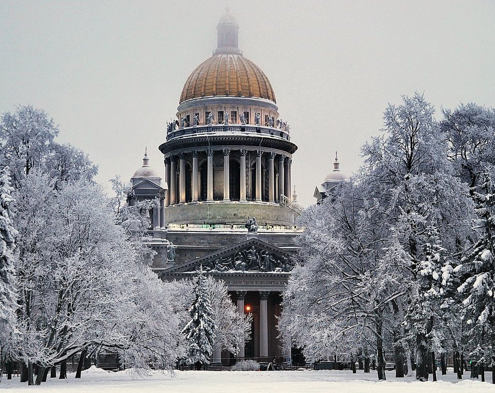 Marrjjoy's tweet photo. Киту особенно приглянулся Питер. Серые улицы, одинокие дома, спокойствие. Розовые закаты и абалденные рассветы которые они встречали с Ленсом сидя у окна укутанные в одеяла. (И они попали в Питер к зиме, поэтому пораженные холодом первым делом побежали закупаться теплой одеждой ) https://t.co/oFREw7npWN