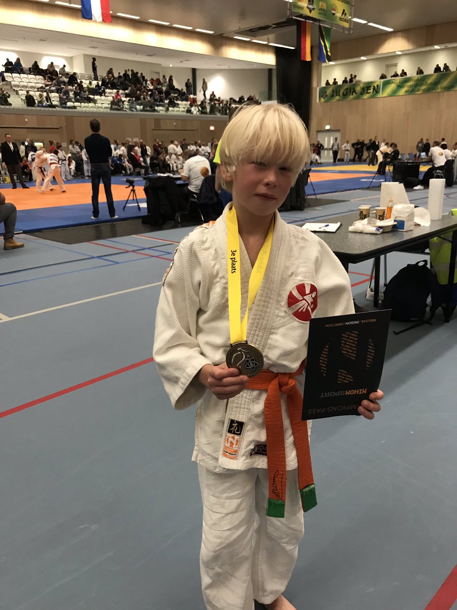 123cor's tweet photo. Op het Internationale Residentie toernooi #DenHaag wint Nadia al@haar wedstrijden en wordt Kylian verdienstelijk 3e. https://t.co/pnh6eTYS8O