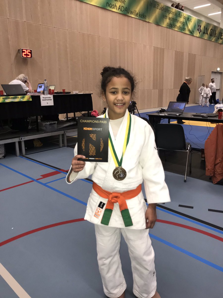 Op het Internationale Residentie toernooi #DenHaag wint Nadia al@haar wedstrijden en wordt Kylian verdienstelijk 3e.