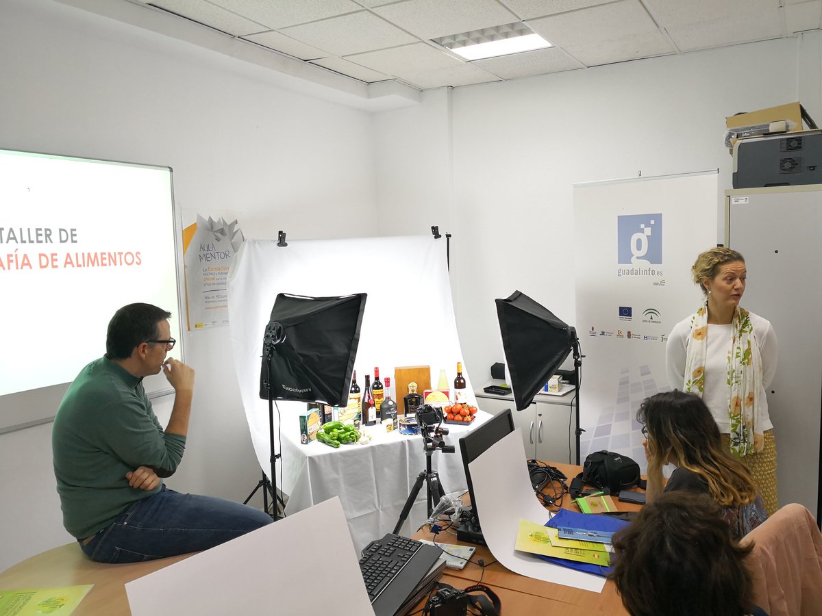 CGVillarrasa's tweet photo. Taller de Fotografía de alimentos en La Palma del Condado #GProyectos #EnoturismoLP2018 #Guadalinfo #saborsur https://t.co/A4JW1MWAF2