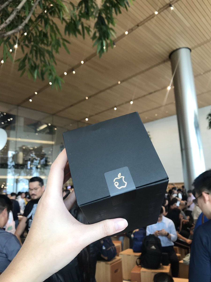 yah_cb's tweet photo. ของที่ได้จากในกล่องนี้
- สติ๊กเกอร์
- เสื้อ
- เข็มกลัด
#applestoreiconsiam #ICONSIAM https://t.co/ty96Uv5HiL