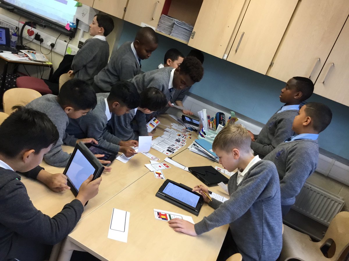 KensingPrimary's tweet image. Nothing like a bit of competition! Using team work and organisation skills to research and order key dates from WW2 in 5H on Thursday! #history #ww2 #computingiseverywhere #mathsiseverywhere #5H1819