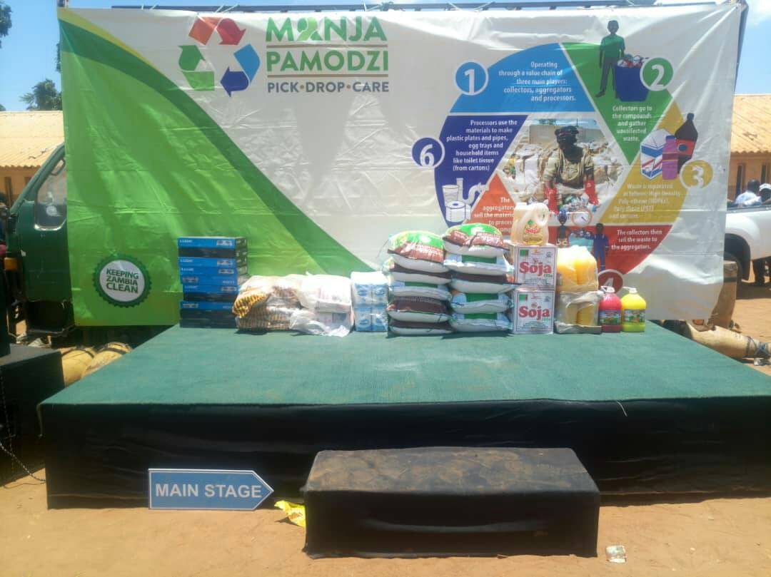 ManjaPamodzi's tweet photo. Today's Bauleni activation in pictures:
#manjapamodzi is in tandem to make Zambia clean, green and healthy through recycling. Hon. Margaret Mwanakatwe was in attendance. Top collectors were awarded with hampers.
#ABInBev #pickdropcare #recycle #Zambia #MakeZambiaClean https://t.co/AS7RmfUBZp