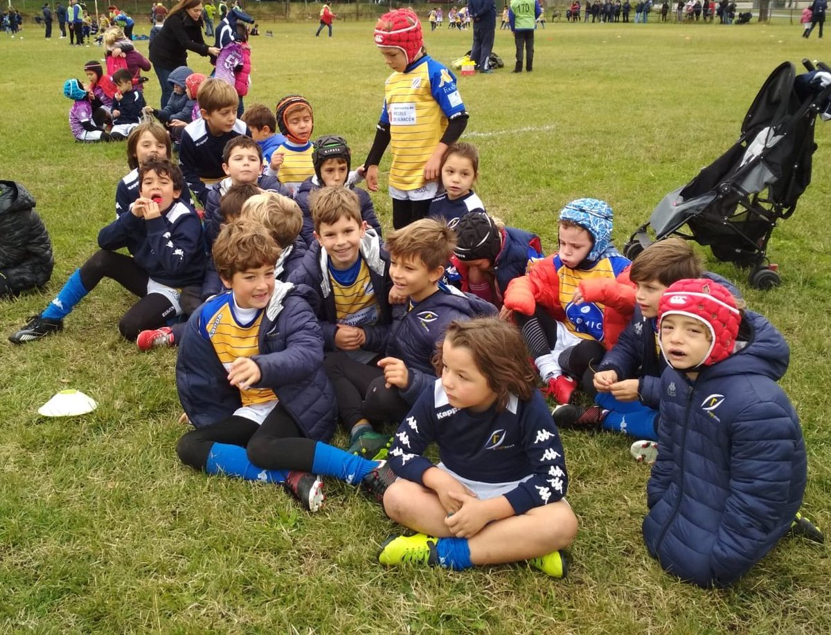crcpozuelorugby's tweet photo. Gran jornada de los piratillas con sendas victorias del S10 y victoria y derrota para los equipos S8.
El @CRC_rugby S14 Amarillo ha disfrutado y aprendido en el amistoso contra @Rugby_Cisneros como previa del derbi #DHB de esta tarde a las 16:00 en el Valle. #TODOSALVALLE https://t.co/XIYEQuOTBi