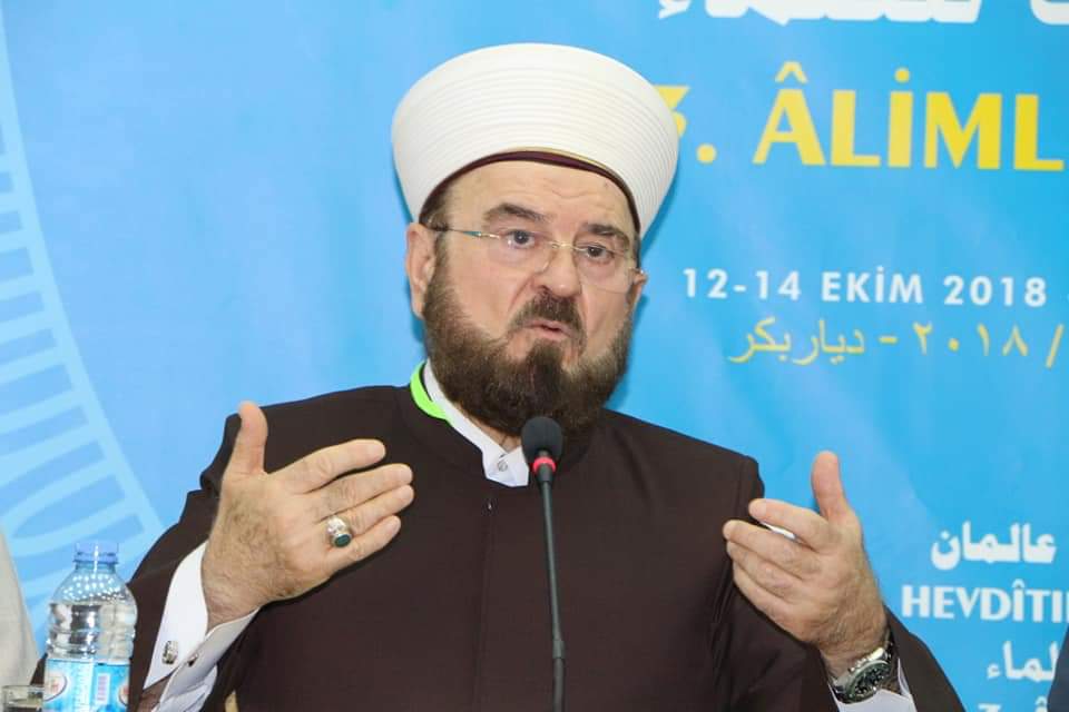 Sözde islam alimi Bel'am Ali Karadaği, Suudi Arabistan'ın Mazlum Yemen'de insanlık dışı cinayetlerine fetva veriyor. 
1. Kaynak
iumsonline.org/ar/ContentDeta…
2. Kaynak
iumsonline.org/ar/ContentDeta…