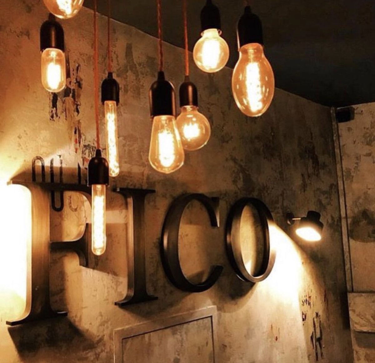 aromas36's tweet image. #FelizSabado @aromas36 suggests you Bar del Fico to enjoy a happy hour with your friends! #GFvip #propagandalive #goofy7 #atestaalta