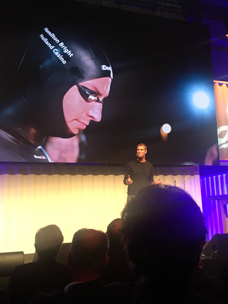 Bij #TLNLive2018 staat gastspreker <a href="/mvdweijden/">Maarten vd Weijden</a>. Inspirerend na zijn #elfstedenzwemtocht en gezien bij de start van <a href="/alpedhuzes/">Alpe d'HuZes</a> 👍