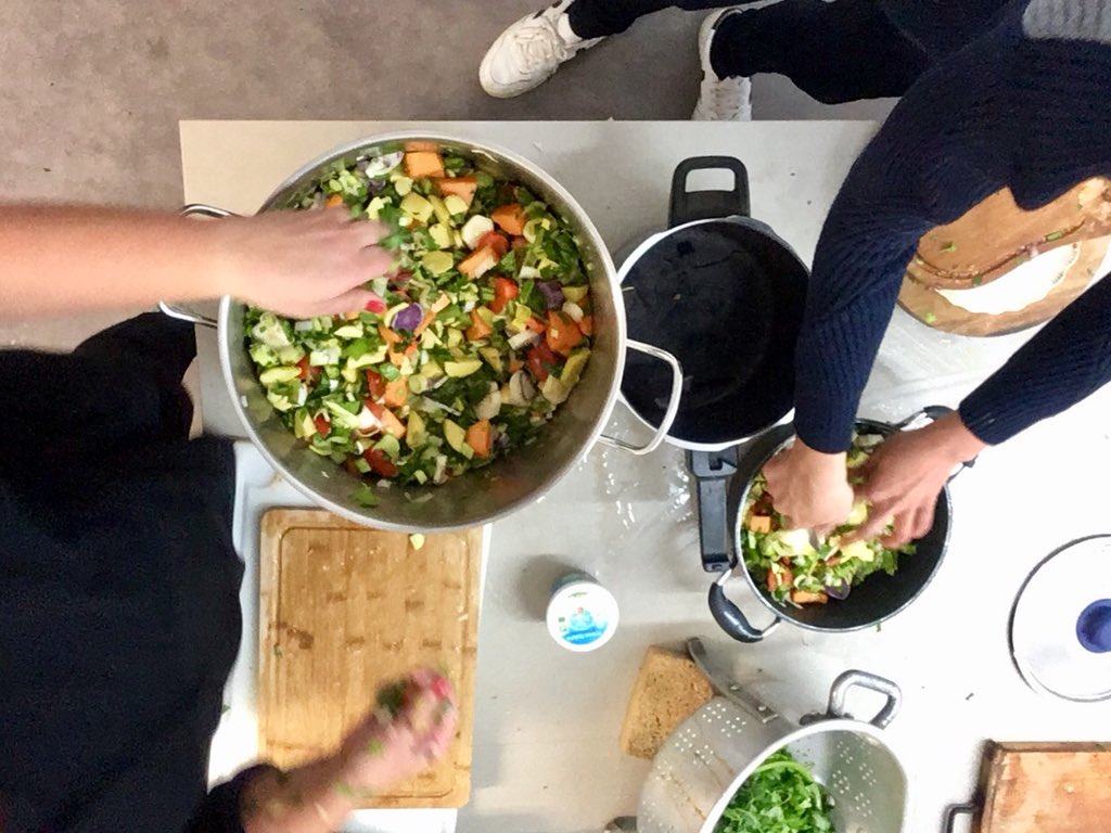 Pour la journée de l’ESS, <a href="/lesecocharlie/">Les Éco-Charlie</a> vous préparent une soupe à La Ressourcerie ! On vous attend pour la dégustation. <a href="/Mairiedu2/">Mairie du 2e</a> <a href="/VeroLevieux/">Véronique Levieux</a> <a href="/JacquesBoutault/">Jacques Boutault ☮️ 🌻 🐾 🚴‍♀️ 🌳 🎸 🌎</a>