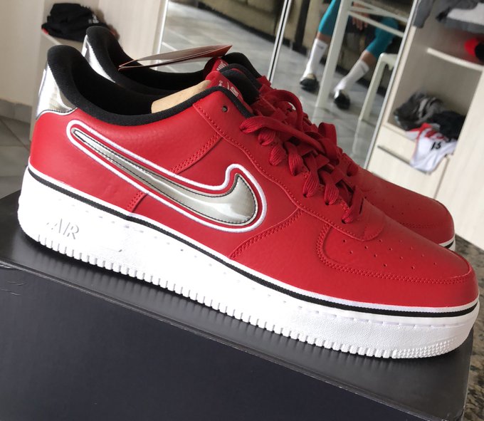 Apaixonado por esse tenis 😍😍 tenis que pedi a Deus hahah https://t.co/X1BQk9RfTq