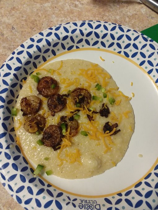 Well my first attempt at shrimp and grits went pretty well. Needs some improving tho https://t.co/Pu