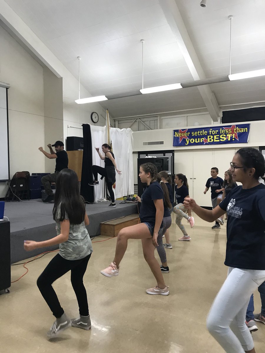 MaryBrimmage's tweet photo. @ElPortal_00 staff & Ss thank our partners @wchsheralds soccer, LADC & Frazier Martial Arts for helping start our #EPquest 2018-19 off strong! #togetherwerestronger https://t.co/KwUJVnVAaC
