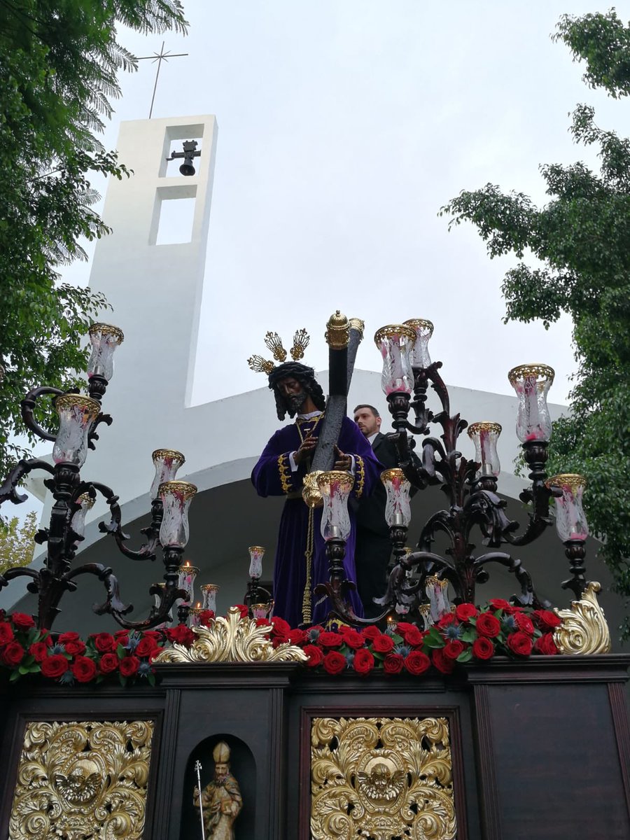 [#GloriasNS]
Sale el paso del Nazareno de la Bondad del @Carmen_SLeandro  
#TDSCofrade 
📸 @alberto_calero2