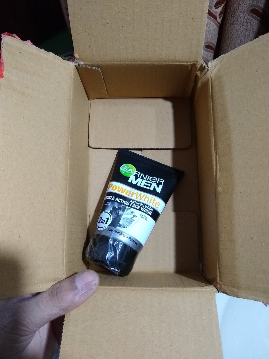 iamjsxtreme's tweet image. @PaytmMall @Paytm @Paytmcare 

This big box (8x4x3 inches) just for one small face wash....

It could have been sent in a laminated packet with bubble wrap...

#SavePaperSaveTrees