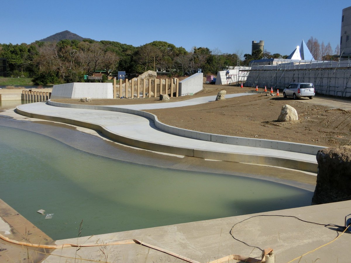 やまこじ On Twitter のんほいの新グランド 普通 グランドとゾウ舎は同時進行で造るはずですがゾウ舎を造ってないという事は 期待してた新しい若いゾウは来なくて当面はダーナとアーシャーのみの飼育になるでしょうね へ続く アジアゾウ