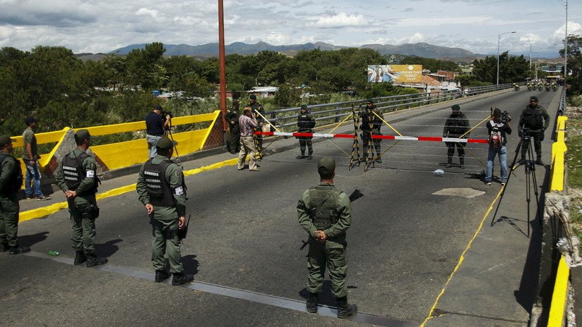 "Venezuela refuerza la seguridad en la frontera con Colombia tras ataque armado"
Ésta frontera debe quedar así hasta q hay un gobierno responsable en #Colombia
No podemos descuidarnos sabiendo que el poder político colombiano está en manos de los asesinos
#ElFascismoSeCuraLeyendo