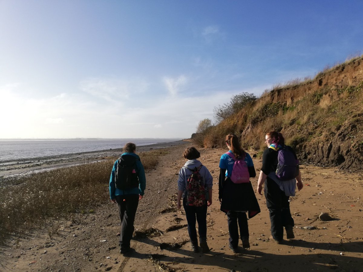 hullssago's tweet photo. Enjoying a river Humber walk @Northernfreshercamp, @SSAGO_UK @humbersidescout https://t.co/H2fybX3O6Q