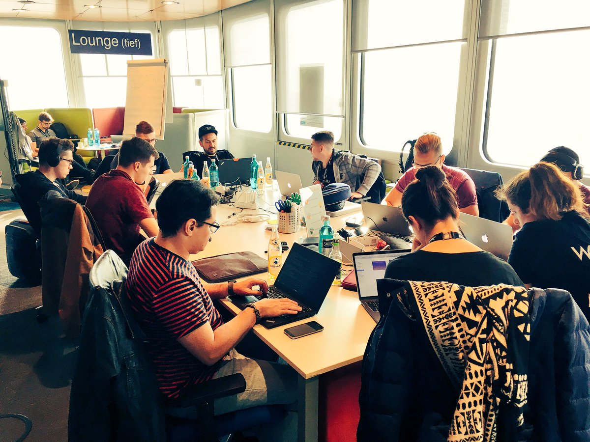 hackpartners's tweet image. Amazing hacking space at @DB_Skydeck!
Inspiration for the #EUtrain teams. #Hacktrain5
