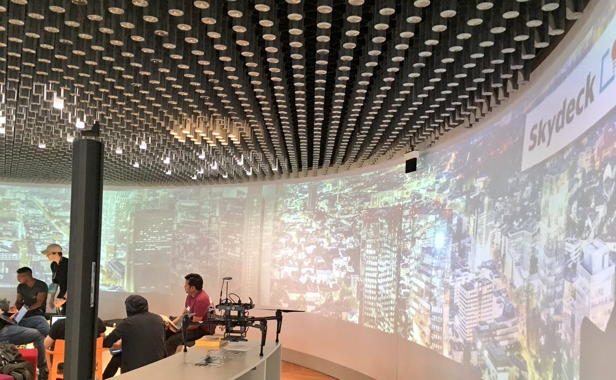 hackpartners's tweet image. Amazing hacking space at @DB_Skydeck!
Inspiration for the #EUtrain teams. #Hacktrain5