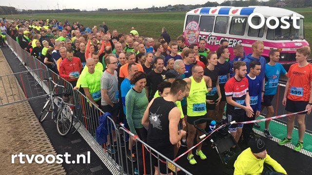 Vernieuwde N34 feestelijk geopend met hardloopwedstrijd en fietstoertocht bit.ly/2Fo8nDI #rtvoost