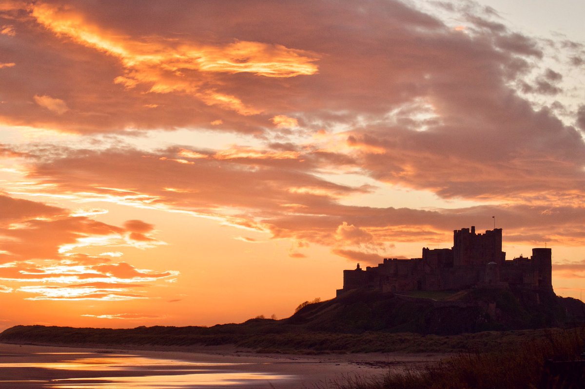 Had a trip down to Bamburgh Castle this morning to get a picture of the sunrise. This is one before the sun came up. #bamburghcastle #castlesofnorthumberland #wintersunrises #sunrisesofnorthumberland