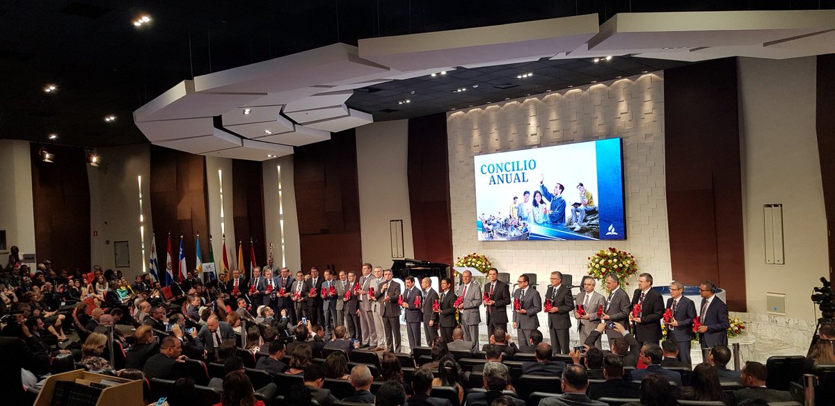 Bíblia Missionária, nova ferramenta de evangelismo que a igreja na América do Sul usará em 2019, é apresentada no #ConcilioAnual2018. A obra traz estudos bíblicos em cadeia, mais de cem estudos bíblicos para pequenos grupos, 32 explicações de textos difíceis e animações em 3D.
