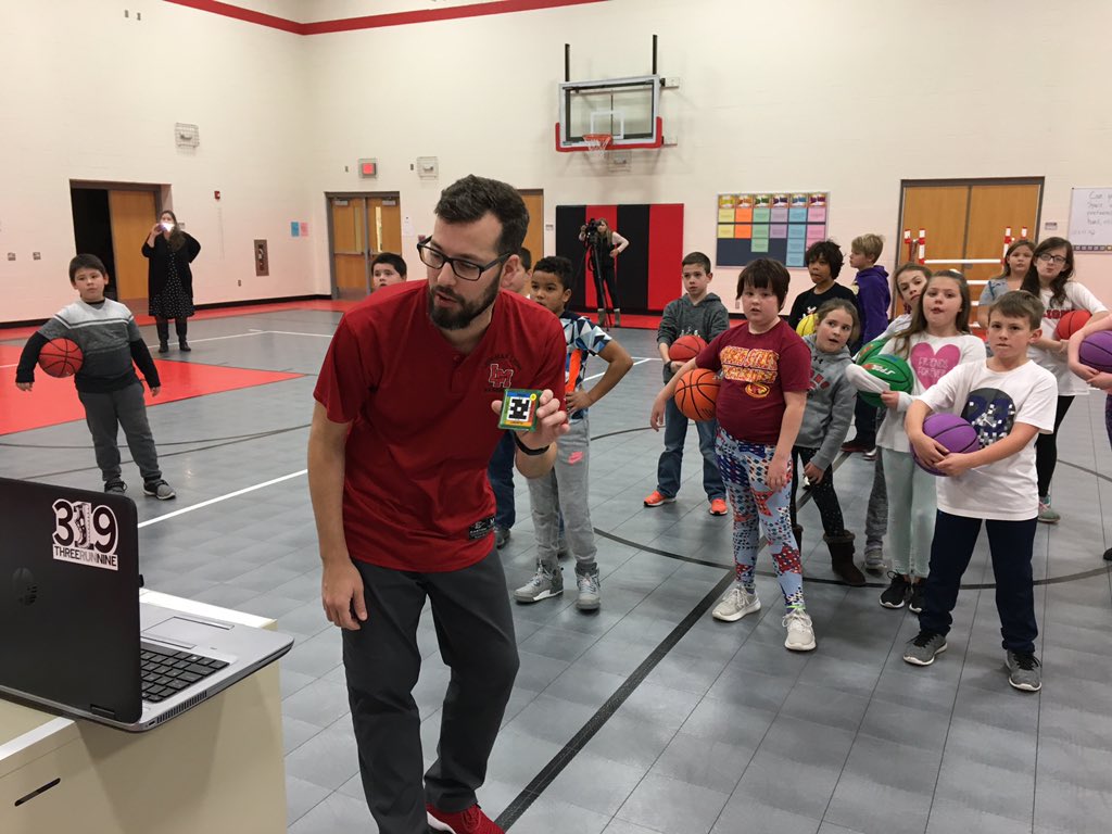 RoosterTraXCs's tweet image. I’m still on a #BringRiley high. It was a great experience for my students.  I can’t wait to talk to them about their thoughts and show them some of the videos. @jimsgymtx @LinnGroveSchool #physed #SpitForRiley #WeAreLinnMar