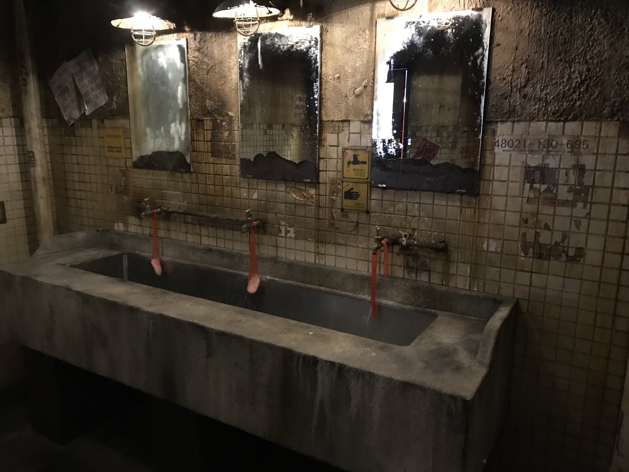 ひぃな Cafe Channel Youtube 日本で一番汚いトイレを見つけました I Ve Just Found The Grubbiest Toilet In The Cleanest Toilet Country Japan トイレ 汚いトイレ ホラー Toto お化け屋敷 血 便所 Toilet Grubby Horror Horroble